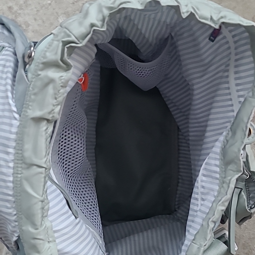 Lululemon Traveling Yogini Rucksack - Picture 7 of 10